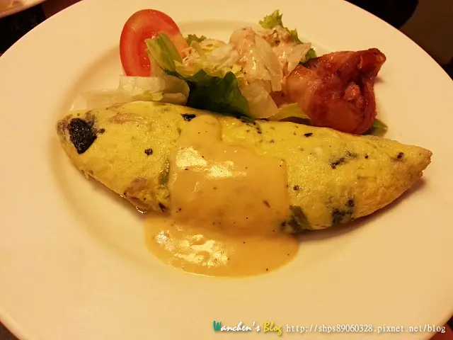 [食記] ROYAL HOST 樂雅樂家庭餐廳 (大直店) 早餐 野菇杏力蛋 茴香肉派鬆餅