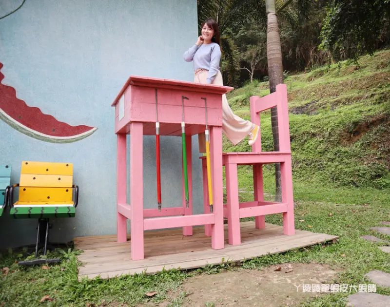 巨型西瓜桌椅在北埔，10個新竹網美必拍IG打卡熱門點！新竹旅遊景點推薦西瓜莊園 - ㄚ綾綾單眼皮大眼睛