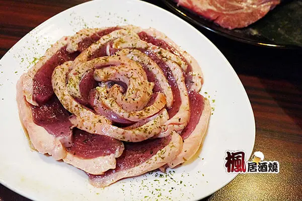 ◆台北文山。捷運景美站【楓居酒燒】滿嘴燒肉喔伊西～日式燒肉。日式屋酒屋              