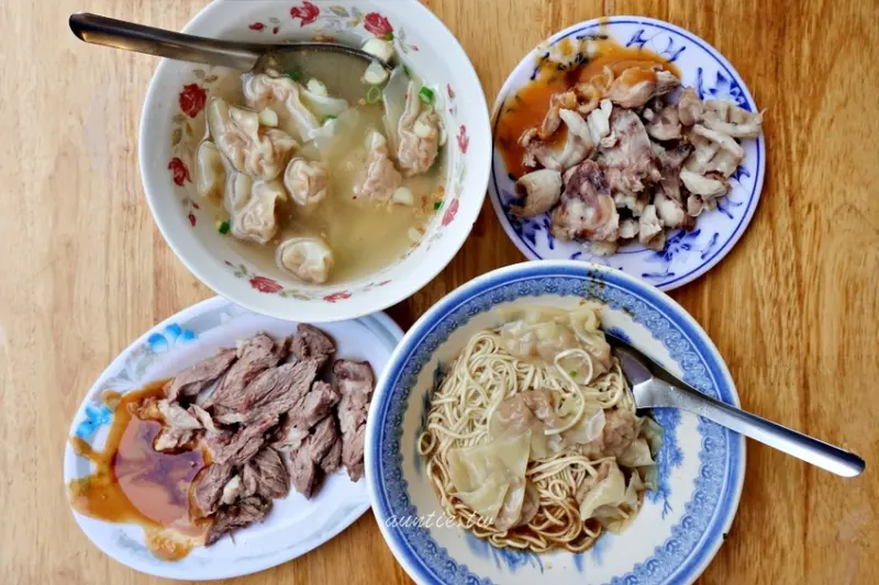 【宜蘭】火生餛飩麵店 在地古早味小麵攤 麻醬麵餛飩黑白切推薦 - 水晶安蹄 不務正業過生活