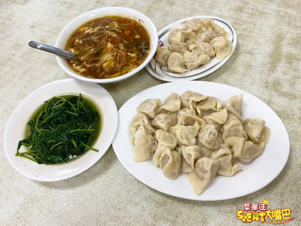 盛東餃子館菜單價位大公開》台中東勢美食必吃小吃餐廳～推薦蝦仁水餃、炸醬麵、酸辣湯。