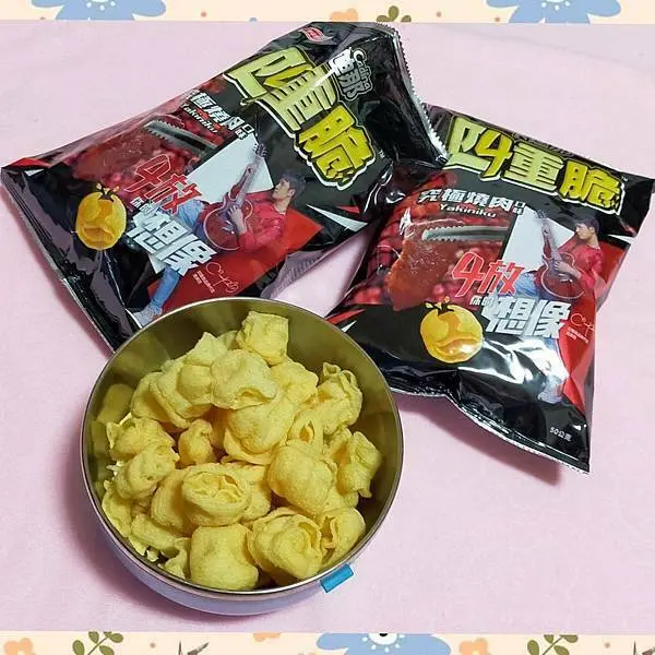 台灣好吃的烏龜餅~卡廸那四重脆2021年品牌代言人「周興哲」限定包裝~全新口味"究極燒肉"，四層爽脆、涮嘴好好吃!