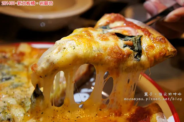 [食記] 新北板橋。岩磨坊：板橋美食新據點。手工披薩與義大利麵攻佔味蕾中