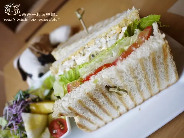 台北 敦南誠品食尚 Eslite Café 閱讀咖啡  書香環繞早午餐三明治推薦