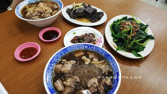 雲林土庫。阿海師當歸鴨肉麵線。一進門就聞到酒香肉香