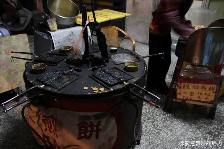 『食記』高雄苓雅。建國一路古早味餅乾，古老級製餅機