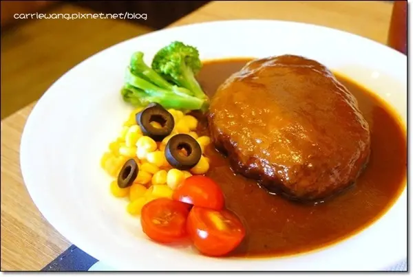 【台中日式餐廳】Demi House 日式洋食屋。日本人開的店，漢堡排好吃唷！