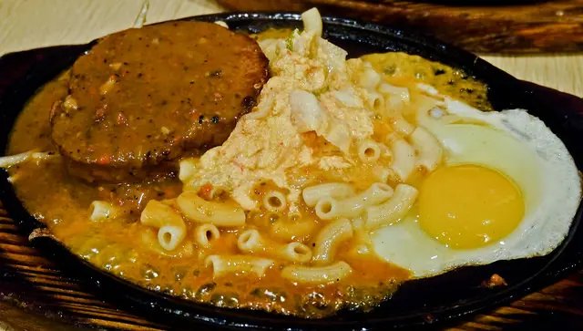 花蓮 平價但好吃的 黃金泡菜牛排!! Classic 經典牛排館