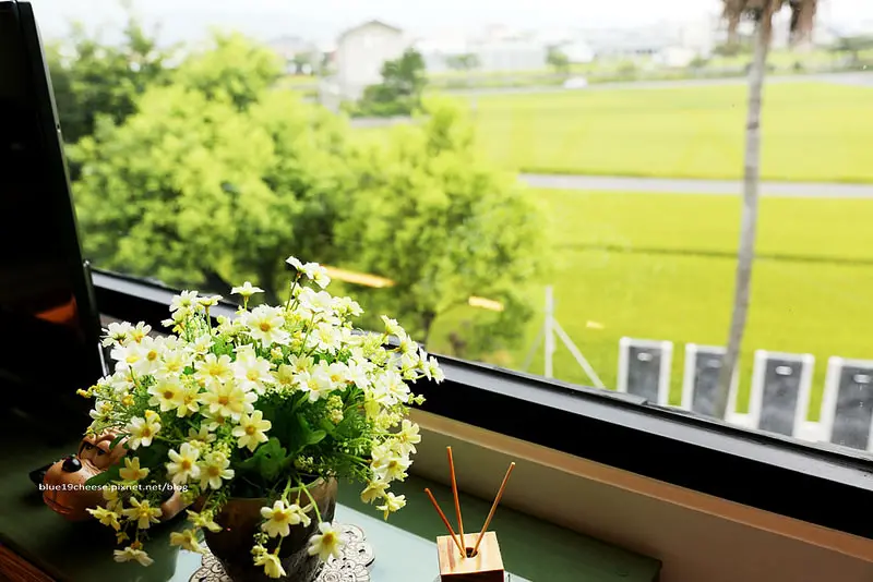 【宜蘭推薦民宿飯店】水岸楓林 - 住宿環境整潔乾淨.鄉間田野中.蟲鳴鳥叫火車聲.悠閒自行車享受放假