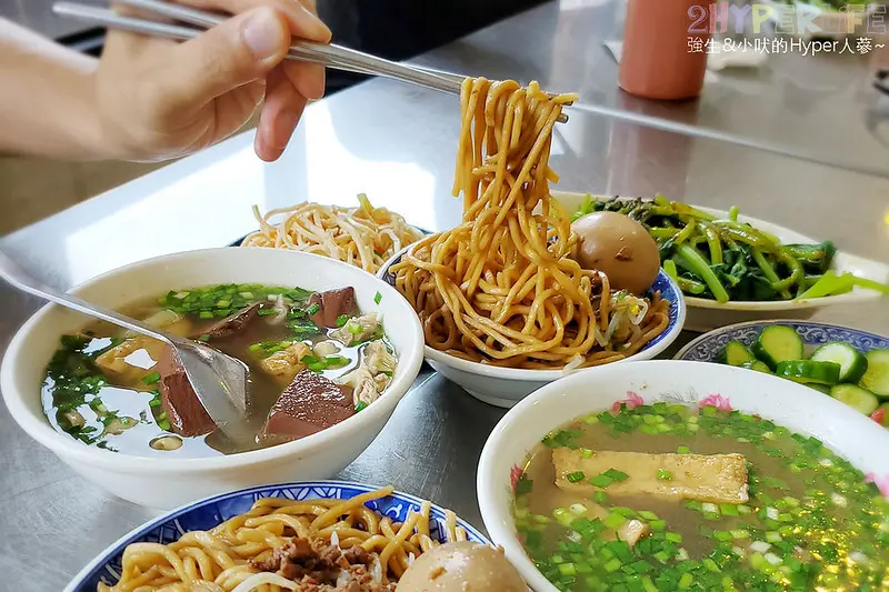 后里60年老店美食-豬血財老店│只賣以肉燥調味的古早味炒麵還有各種湯，炒麵加上特製辣醬超夠味～