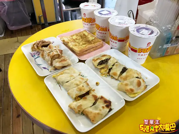 台中西區美食早餐蛋餅》阿根(蛋餅)早點菜單價位大公開！台中的連鎖早餐店開山始祖～台中公益路美村路必吃美食小吃餐廳推薦。