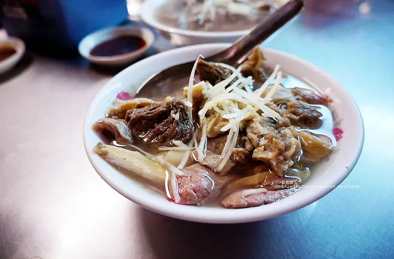 【嘉義東區】王家祖傳本產牛雜湯-隱藏市場內在地美味小吃.一早就吃的到.食尚玩家和愛玩客推薦