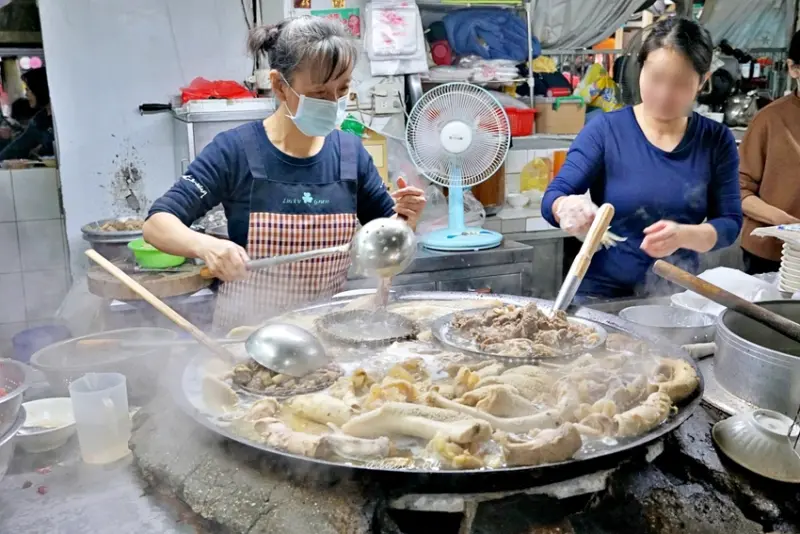 嘉義東市場排隊美食 王家祖傳本產牛雜湯  東市場在地早午餐