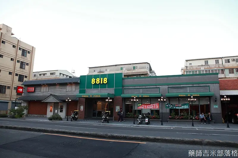 【台南美食】8818比薩屋PIZZA RESTAURANT，手工披薩、經典炸雞，台南人懷念的老味道89炸雞回來了
