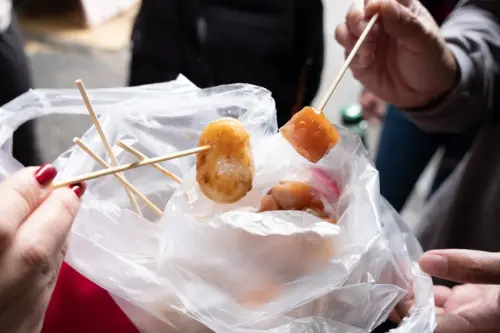 【大甲美食】順伯粉腸米腸│大甲50年粉腸老店，隱藏大甲鎮瀾宮旁市場小吃，內行人都吃這一家！ - 貪吃猴的幻想