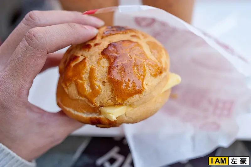 [食記] 高雄市。左營區 華仔冰火菠蘿包 (香 酥 脆)
