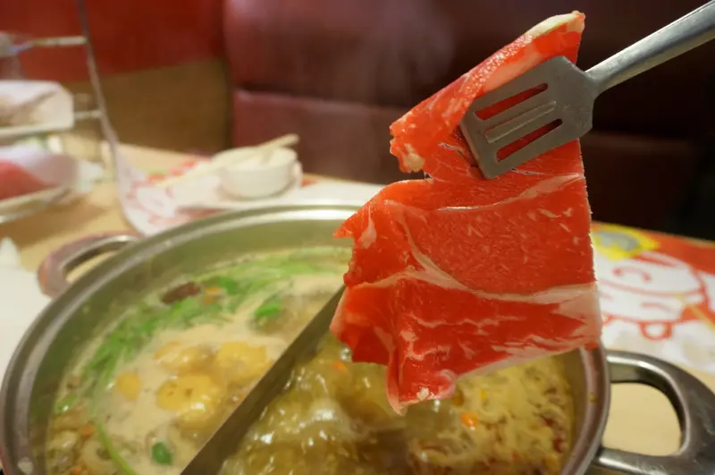 【新竹】小蒙牛頂級麻辣養生鍋--寒流來就是要吃肉補熱量的啦-踢小米食記