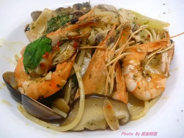 【試吃】東區好吃的義大利麵-Live饗樂Pasta&Cafe                      