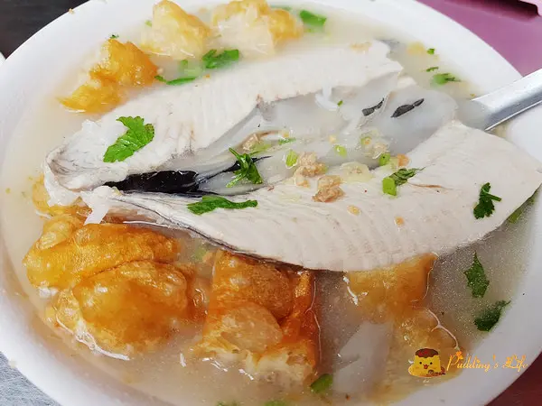 【台南美食】在地人必吃的元氣早餐《阿星鹹粥》虱目魚肚粥/菜粽肉粽