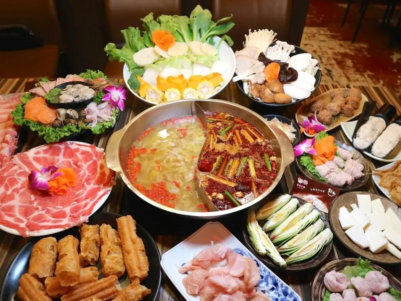 勾勾鍋鴛鴦火鍋：台南最講究的火鍋店，精選全台在地小農食材，用火鍋深度遊全台灣/冰品.瓜仔飯任你吃到飽/台南必吃火鍋.在地人推薦.台南聚餐推薦.台南消夜吃鍋好去處 - 進食的巨鼠