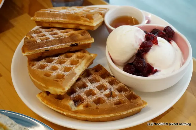 ＜試吃＞【台中西屯】Smoko cafe－平價美味早午餐，通通150有找，推薦酒釀蔓越莓鬆餅！