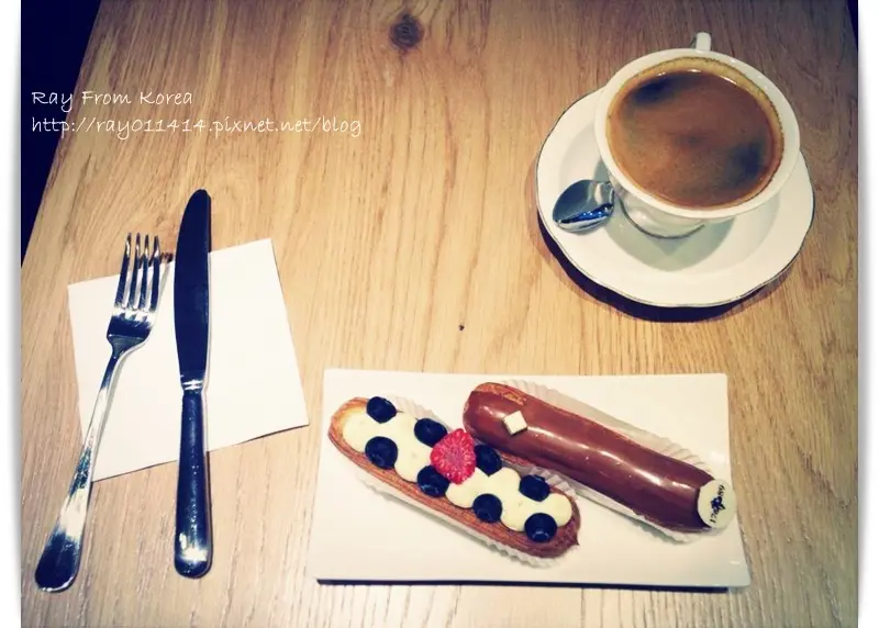 ﻿[甜點下午茶] 傳說中大名鼎鼎的閃電泡芙 不誇張有療癒效果 - 1789 Café, by Cyrille Courant