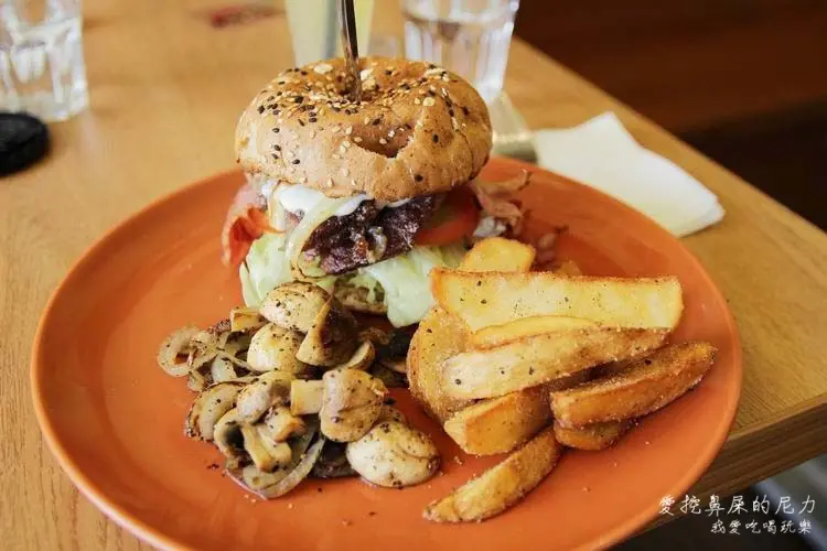 『食記』高雄鼓山。柏明漢美式咖啡館burger urge之美式餐點