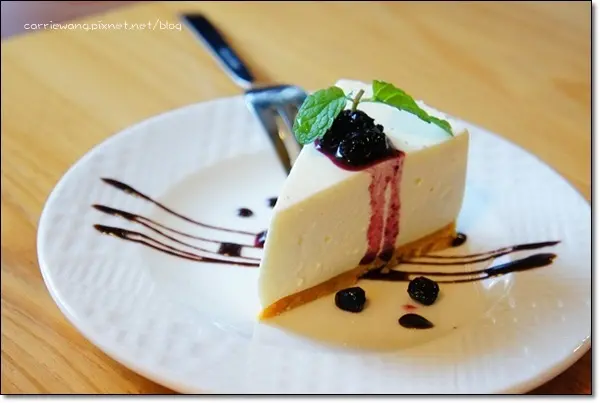 【台中下午茶】Café sora (Coffee Industry)。工業風的咖啡館，空間悠閒又舒服…