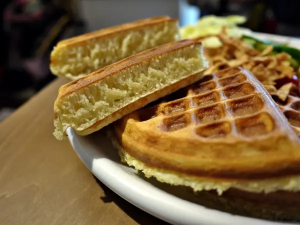 [台中。西區] minacheese美娜甜心(美術園道店)。厚燒鬆餅、手沖咖啡、宇治抹茶...好滿足啊～