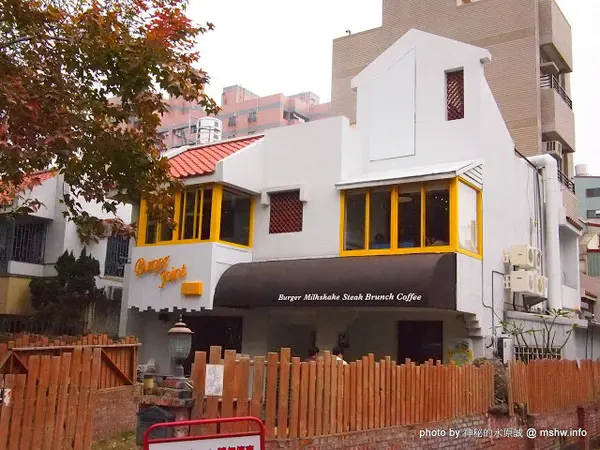 【食記】台中Burger Joint 7分SO美式廚房東海店@西屯BRT澄清醫院 : 老屋新生,餐點不錯的庭園風美式早午餐              