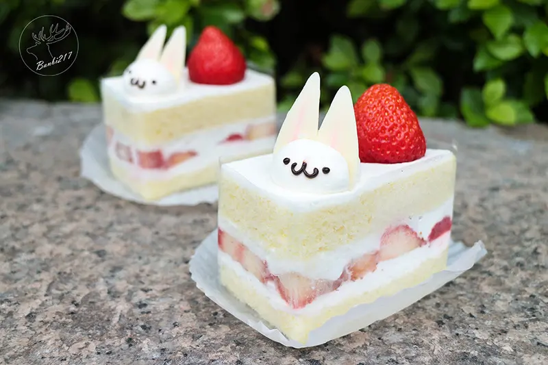 台中美食。月之戀人 Moon Lovers 日法洋菓子甜點,客製化訂結婚喜餅、彌月蛋糕到店及宅配試吃,可愛兔子草莓鮮奶油蛋糕,神保蛋糕捲(邀約)