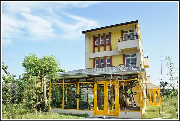 [宿] 梅花湖旁的小熊陽光屋