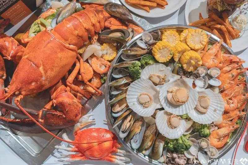 【台中西區】超浮誇手抓海鮮在此！活跳跳大龍蝦直接獻上桌給你『Fidèle妃黛美式海鮮餐廳』