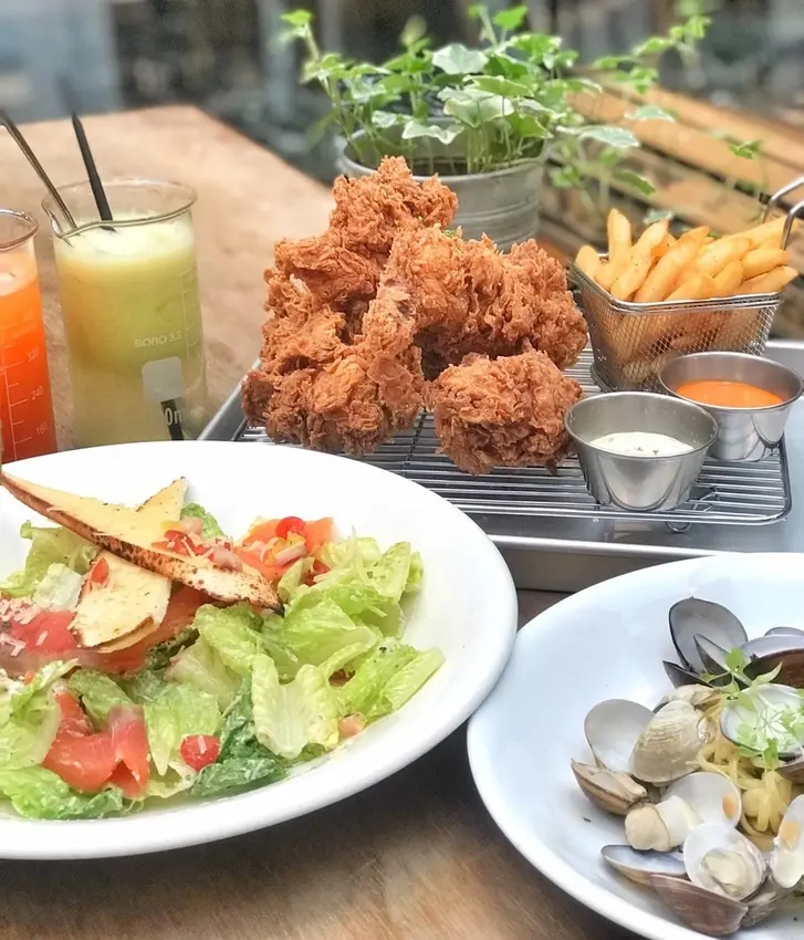 不同於飯店式餐館！ 簡潔風格的酒吧式餐廳 ● 意舍酒店AMBA ● 吃吧餐廳 | 台北西門町美食