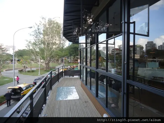 【南西商圈】在公園旁擁抱藍天綠地~Nichi Nichi日子咖啡二號店