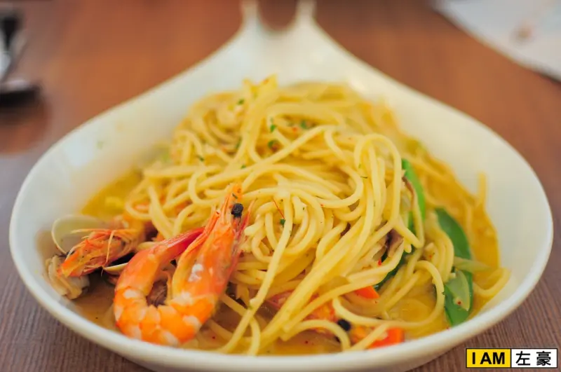 高雄。鳳山區 235巷。Pasta (文山店)