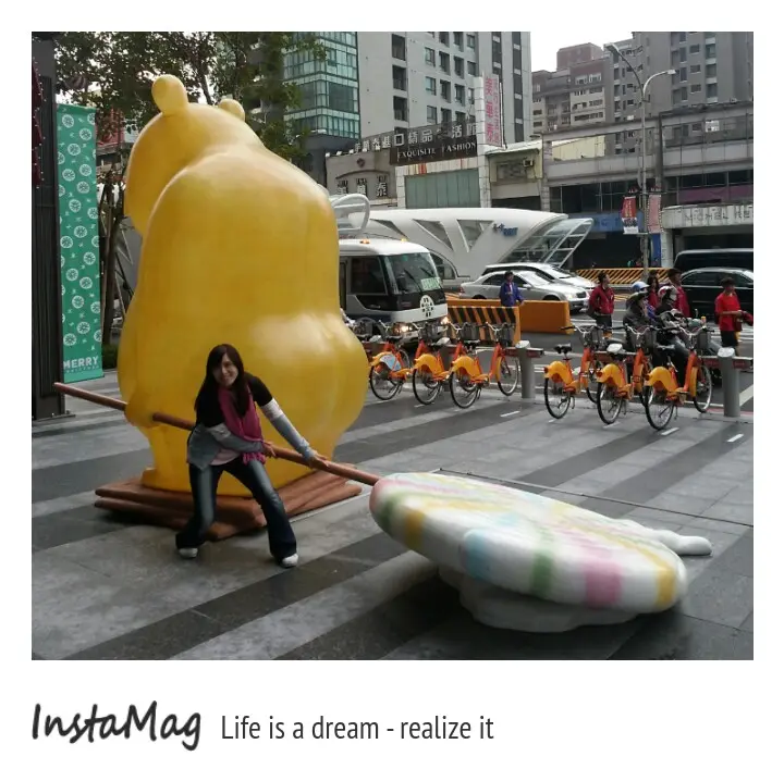 黃金熊的手還拖行著一支彩色棒棒糖~台中金典酒店