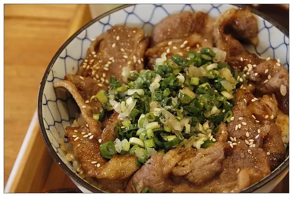 【台北內湖區】大口吃肉最滿足．骰子菲力丼-CHOICE等級牛肉好正點!★開丼!燒肉VS丼飯☆