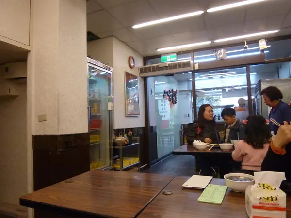  【北醫美食】每次必點的黃金組合－八方雲集鍋貼水餃專賣店        
      