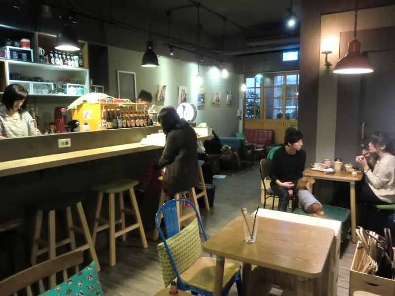 〈臺北‧捷運大橋頭站〉兜味 Doorway Cafe　~~　人類與毛小孩同樂的好所在！