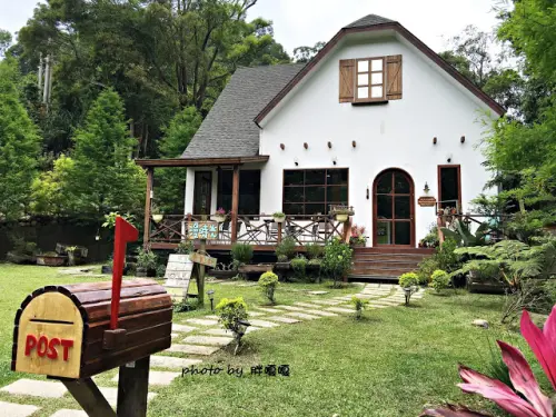 
【苗栗 三義】漫時光咖啡☆★在唯美小屋用餐，渡過慢時光★☆5月順便賞油桐花(賞桐秘境)
