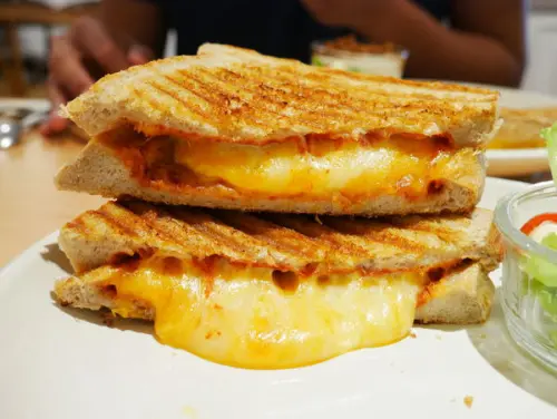 【Miss V Bakery】剪不斷理還亂之超濃郁牽絲辣味起司三明治/赤峰街必吃餐點