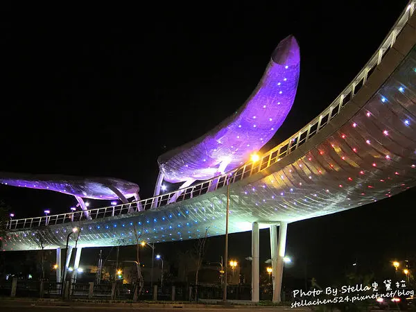 【屏東市新地標】看似大鵬展翅？又彷彿一對牛角！@萬年溪景觀橋