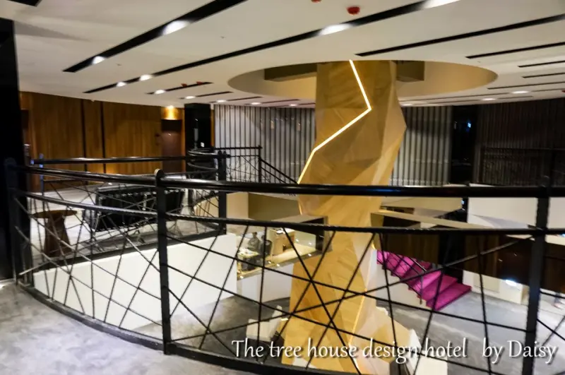 ::高雄住宿:: 六合夜市旁‧高雄樹屋設計旅店‧The tree house design hotel