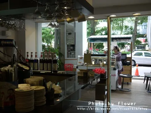 【台中下午茶】萌萌的午茶時刻。咕嚕咕嚕貓咖啡旗艦店