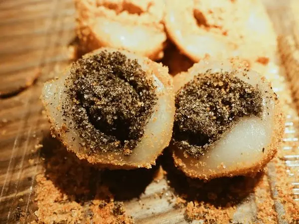 不老客家傳統麻糬｜10元抗漲的爆餡麻糬/食尚玩家國民點心推薦/台北中山區捷運行天宮站