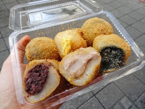 台北中山｜不老客家麻糬～十元CP值溫暖小確幸！爆餡麻糬的人氣古早味（捷運行天宮站）～