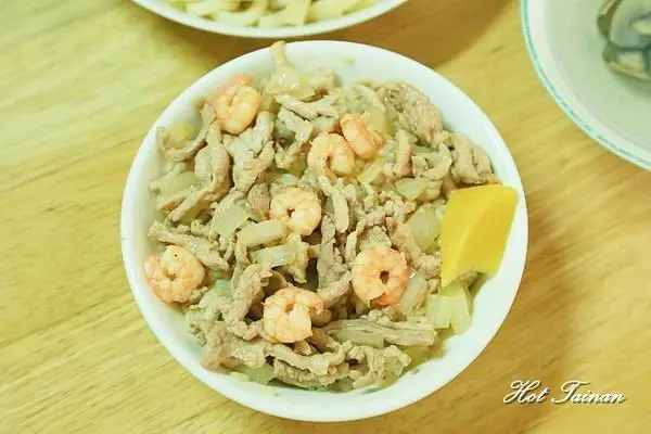 【台南美食】在地飄香五十年！豪華版的蝦仁肉絲飯，家常炒大麵讓人回味無窮：明卿蝦仁飯        
      