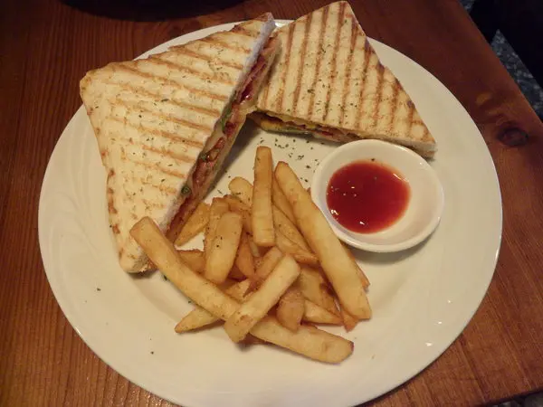 【新北板橋．美食 】小廚房Kitchenette CAFE ☆ 隱身在鬧市小巷弄的美味小廚房 ☆ 典雅安靜的美食環境              