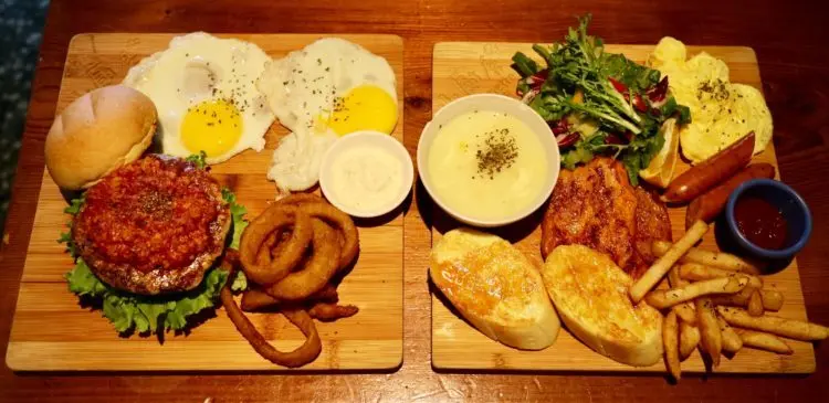 【小廚房 kitchenette CAFE】板橋區巷內人氣早午餐｜早午餐、漢堡、帕里尼-板橋早午餐推薦 - 邦妮2兔